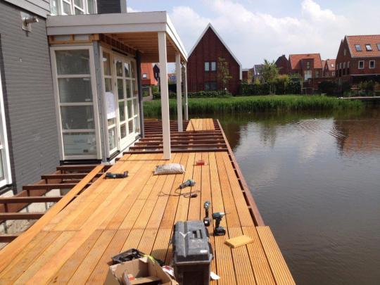Uitbouw met vlonder in Urk