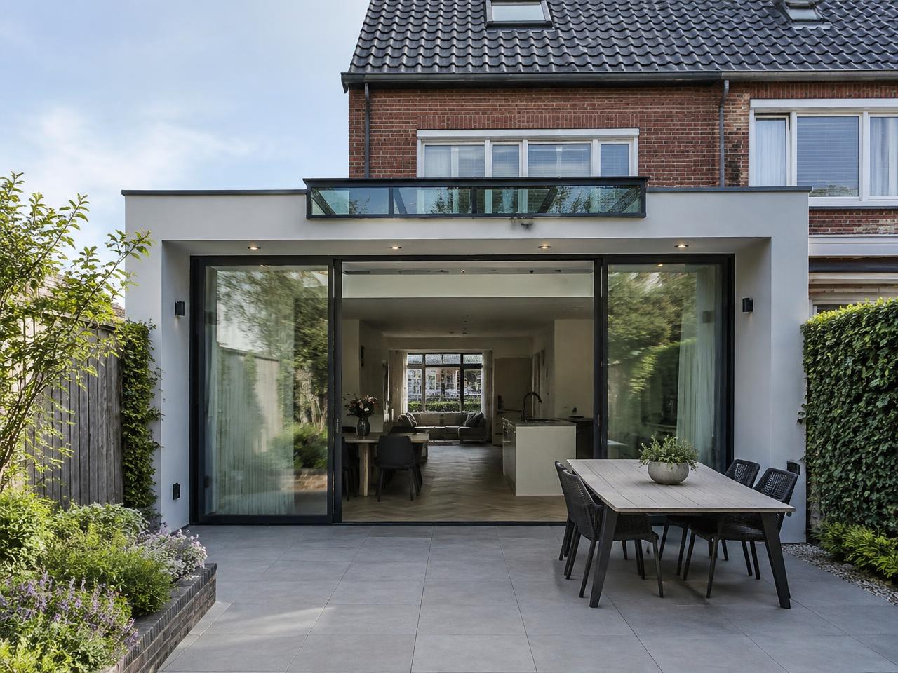 Uitbouw en aanbouw door Bouwonderneming De Vries